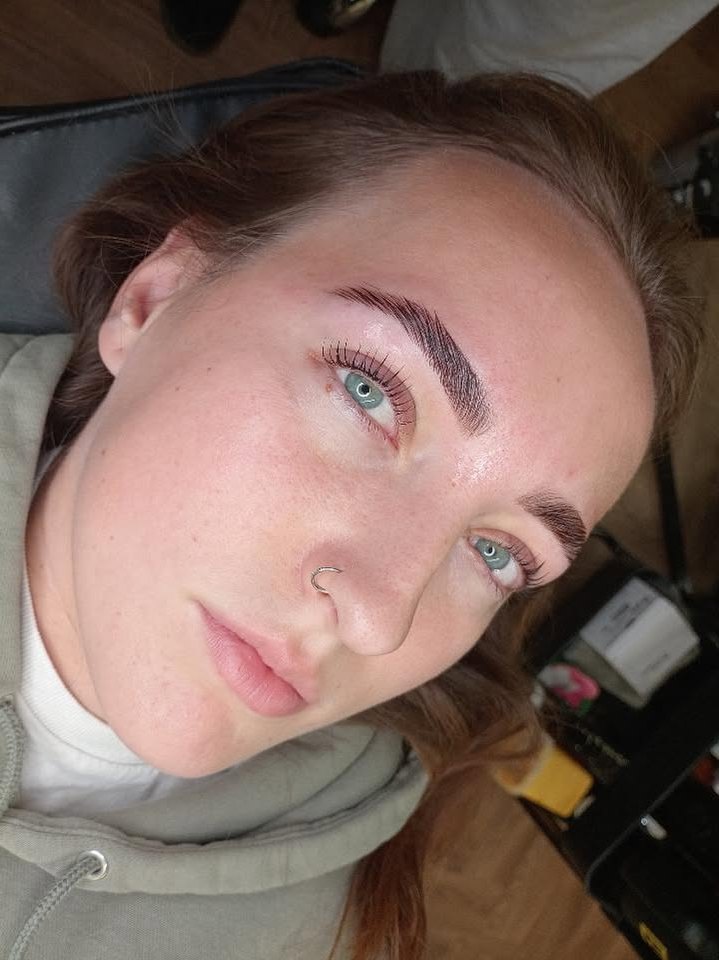 Laminated brows with a lash lift